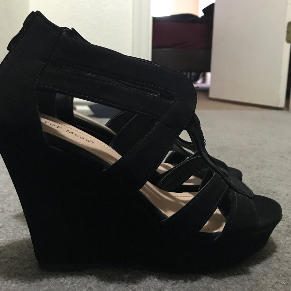 Black Wedges